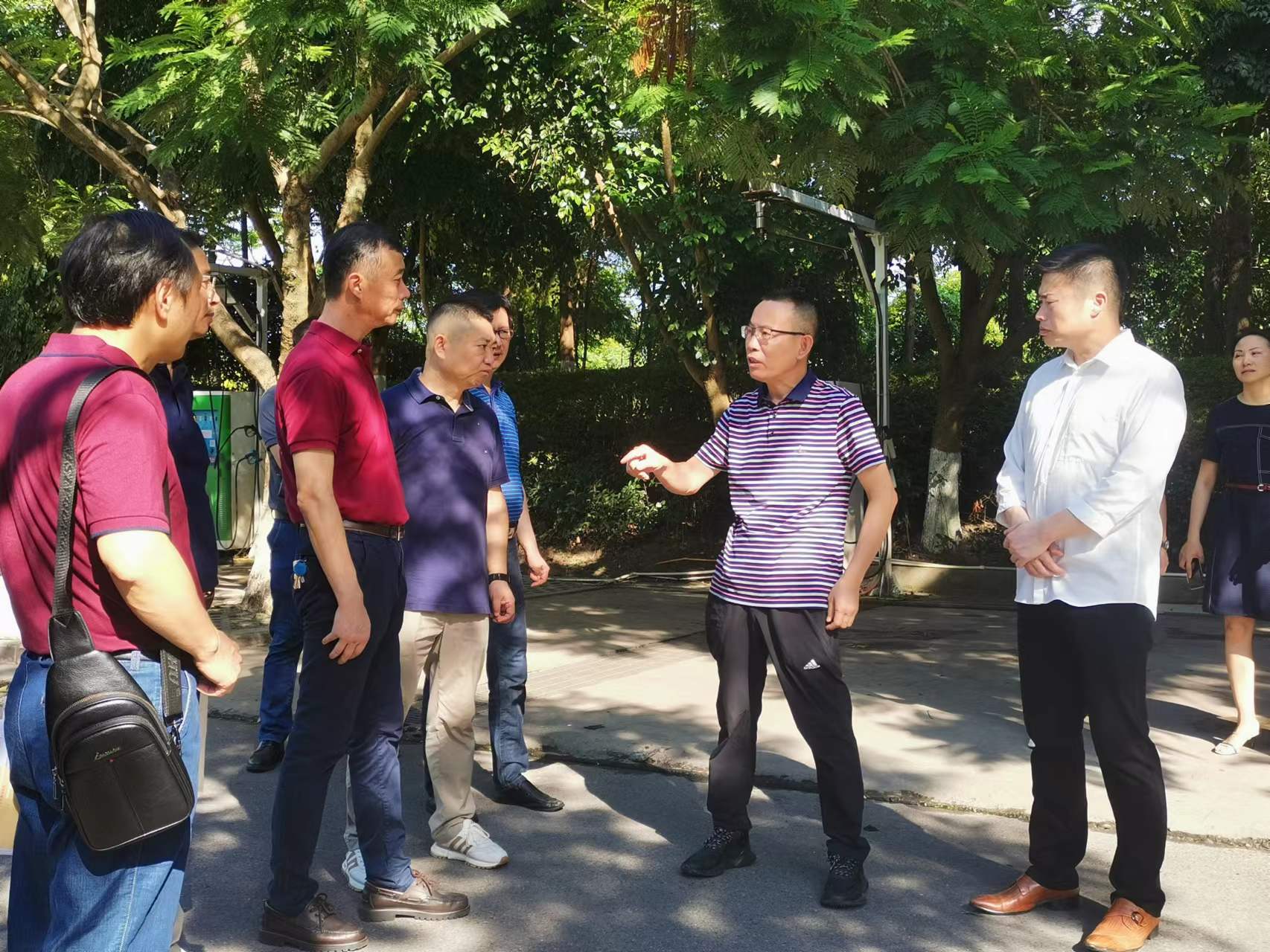 实心干事 科学作为——公服集团董事长杨中才一行赴宜宾公交调研指导